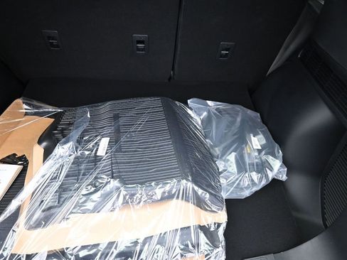 New 2025 Ford Escape SE image 17