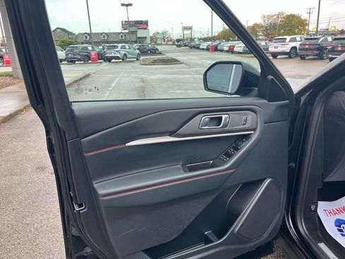 Used 2025 Ford Explorer ST-Line w/ ST-Line Street Pack image 12