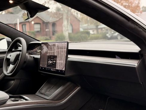 Used 2022 Tesla Model S Standard Range image 13