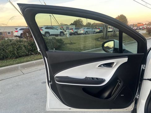 Used 2012 Chevrolet Volt Premium w/ Premium Trim Package image 19