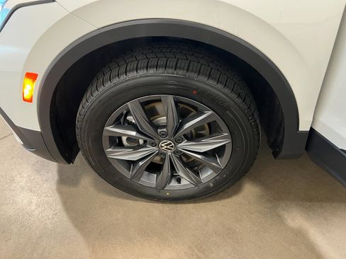 Used 2023 Volkswagen Tiguan SE image 43