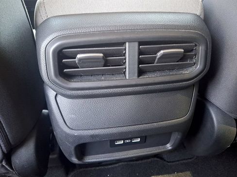 Used 2023 Honda Pilot LX image 11