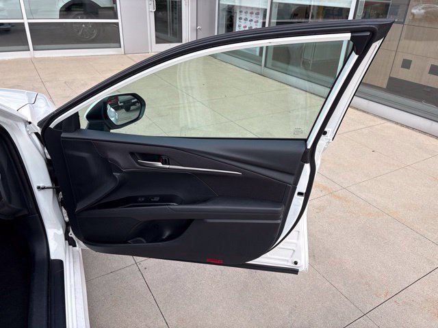 Used 2025 Toyota Camry LE FWD image 32
