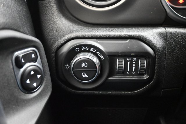 Used 2020 Jeep Gladiator Sport w/ Quick Order Package 24S AWD/4WD image 14