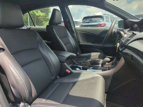 Used 2017 Honda Accord Sport image 24
