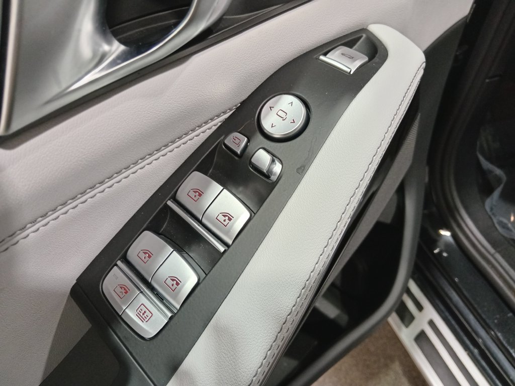Used 2024 BMW X7 xDrive40i AWD/4WD image 21