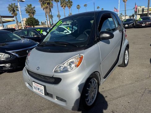 Used 2011 smart fortwo pure RWD image 2