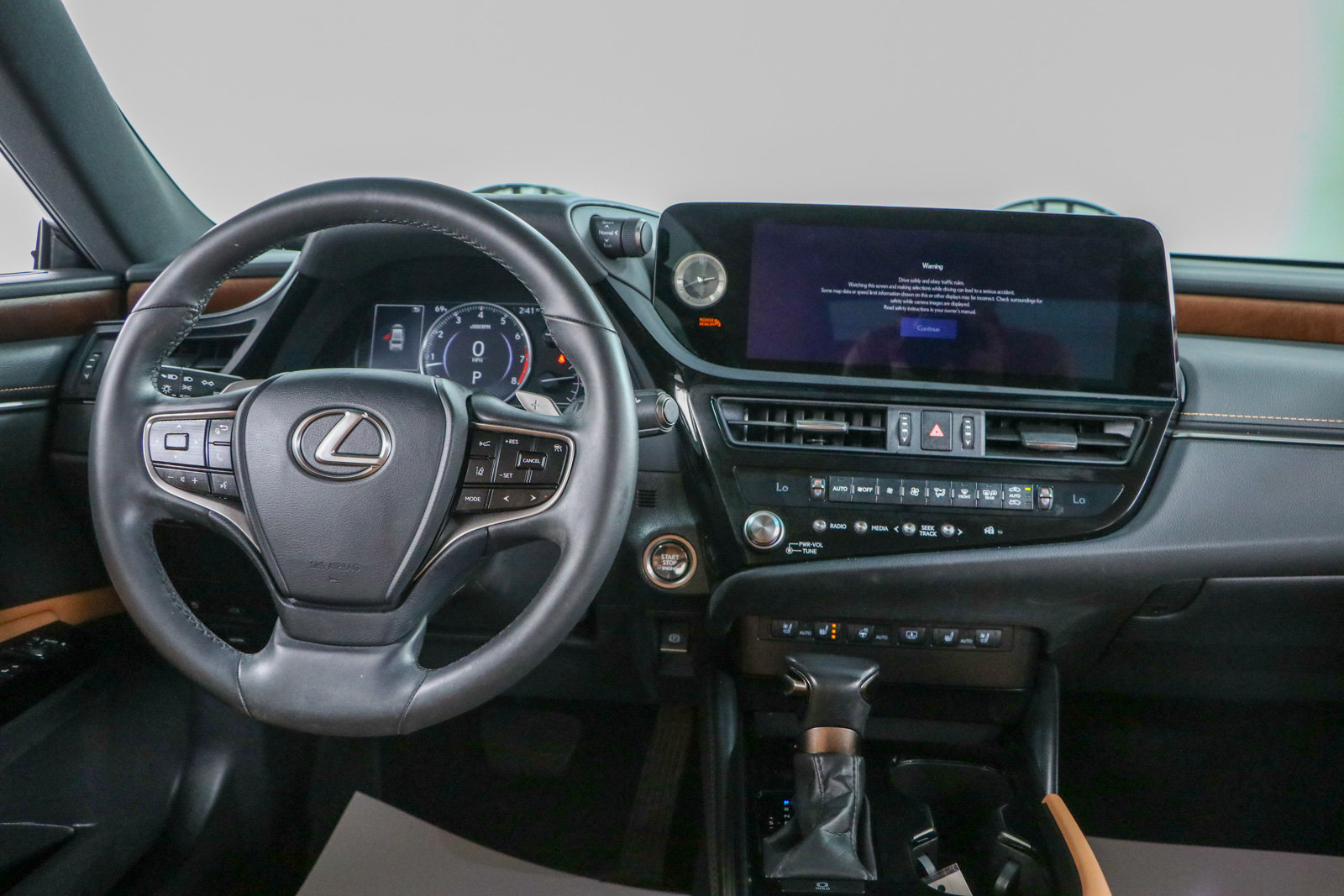 Used 2024 Lexus ES 350 w/ Premium Package FWD image 17