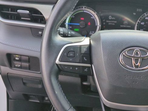 Used 2023 Toyota Highlander XLE FWD image 18