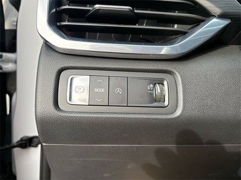 Used 2025 GMC Acadia Elevation image 16