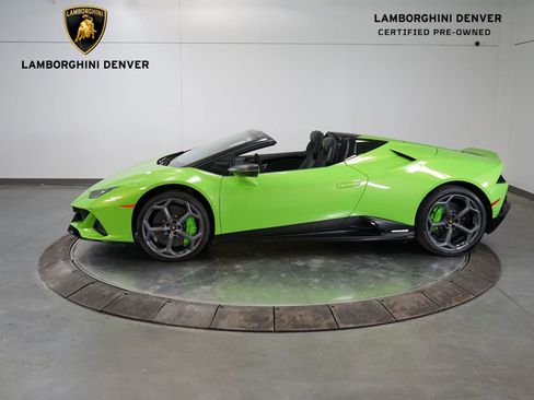 Used 2024 Lamborghini Huracan EVO image 2