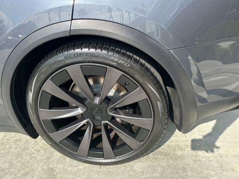 Used 2023 Tesla Model X image 22