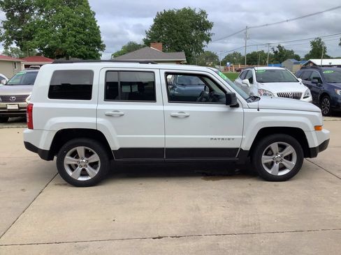 Used 2014 Jeep Patriot Latitude FWD image 11
