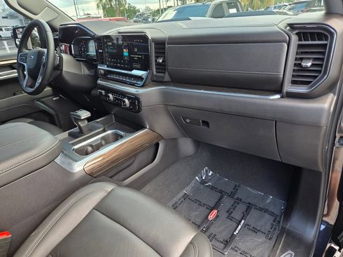 Used 2024 Chevrolet Silverado 1500 LT Trail Boss w/ Convenience Package II AWD/4WD image 19