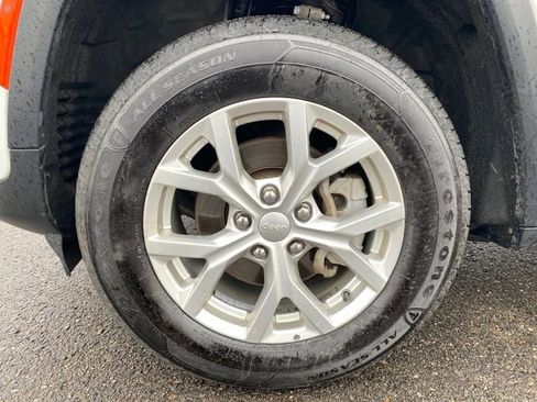 Used 2023 Jeep Grand Cherokee Limited image 22