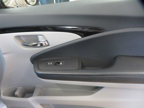 Used 2017 Honda Pilot Touring image 29