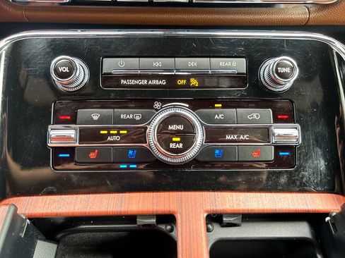 Used 2024 Lincoln Navigator Reserve AWD/4WD image 30