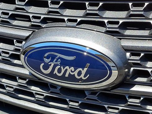 Used 2022 Ford Explorer XLT w/ Equipment Group 202A RWD image 4