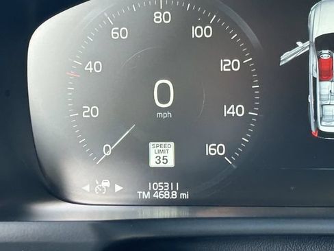 Used 2017 Volvo XC90 T6 Momentum w/ Vision Package AWD/4WD image 32