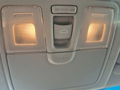 Used 2013 Hyundai Elantra SE w/ Technology Pkg image 19