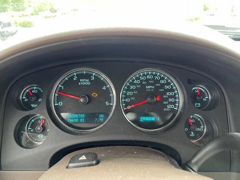 Used 2011 GMC Sierra 2500 SLT w/ Entertainment Package AWD/4WD image 6