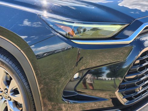 Used 2024 Toyota Grand Highlander FWD image 11