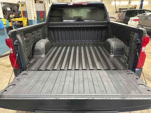 Used 2021 Chevrolet Silverado 1500 LT Trail Boss image 10