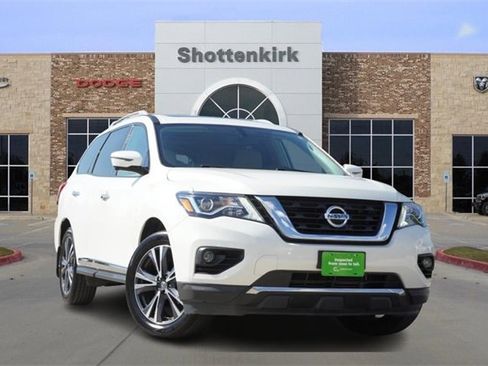 Used 2018 Nissan Pathfinder Platinum image 1