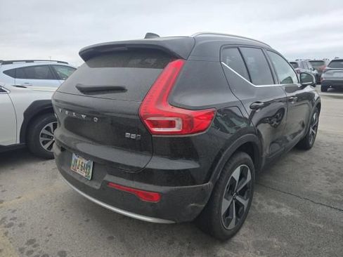 Used 2025 Volvo XC40 B5 Plus AWD/4WD image 3