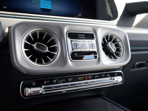 Used 2025 Mercedes-Benz G 580 w/ EQ Technology image 36