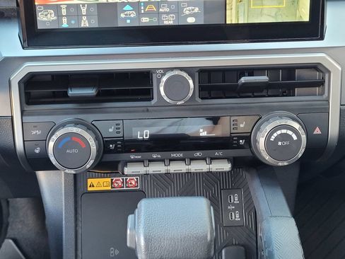 Used 2025 Toyota 4Runner TRD Off-Road Premium AWD/4WD image 19