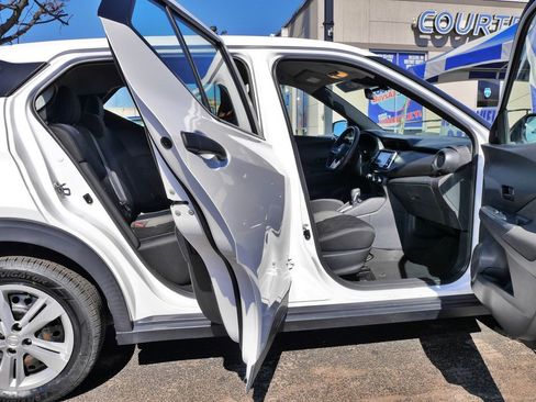 Used 2020 Nissan Kicks S image 10