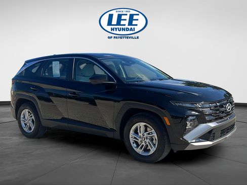 Certified 2025 Hyundai Tucson SE FWD image 1