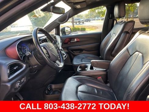 Used 2020 Chrysler Pacifica Touring-L FWD image 6
