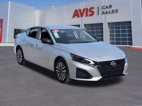 Used 2025 Nissan Altima 2.5 SV AWD/4WD image 3