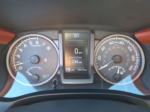 Used 2016 Toyota Tacoma SR image 21