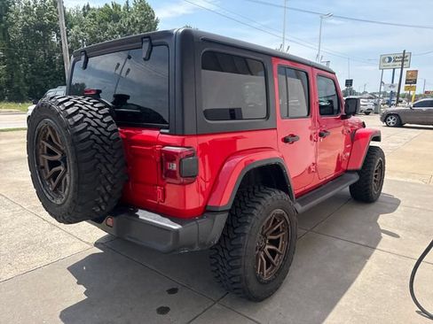 Used 2022 Jeep Wrangler Unlimited Sahara w/ LED Lighting Group AWD/4WD image 5