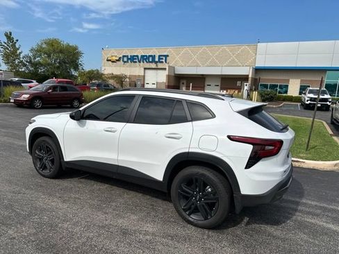 Used 2026 Chevrolet Trax ACTIV w/ Sunroof Package FWD image 5