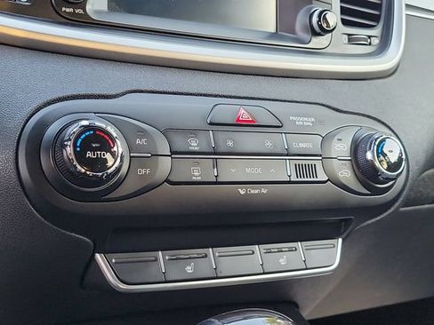 Used 2018 Kia Sorento FWD image 24