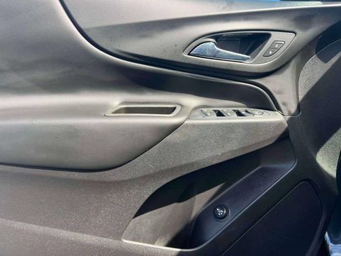 Used 2019 Chevrolet Equinox LT FWD image 16