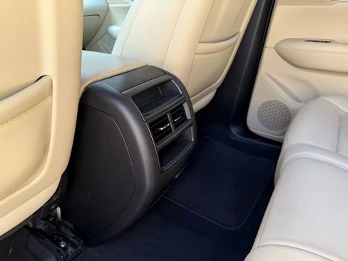 Used 2019 Cadillac XT5 Luxury FWD image 10