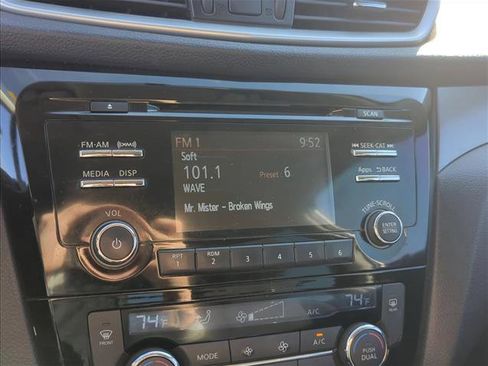 Used 2016 Nissan Rogue SV image 16