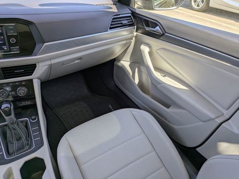 Used 2023 Volkswagen Jetta SE image 16