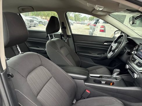 Used 2025 Nissan Altima 2.5 SV FWD image 24