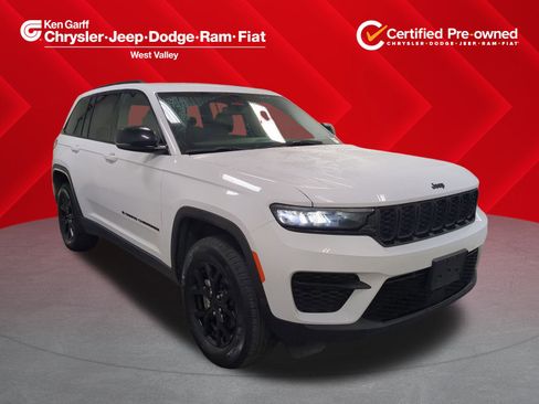 Certified 2024 Jeep Grand Cherokee Altitude image 1