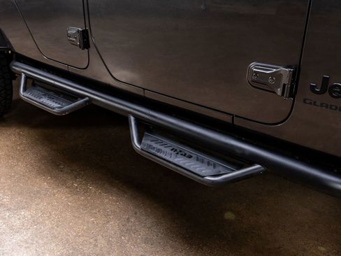 Used 2021 Jeep Gladiator Sport image 12