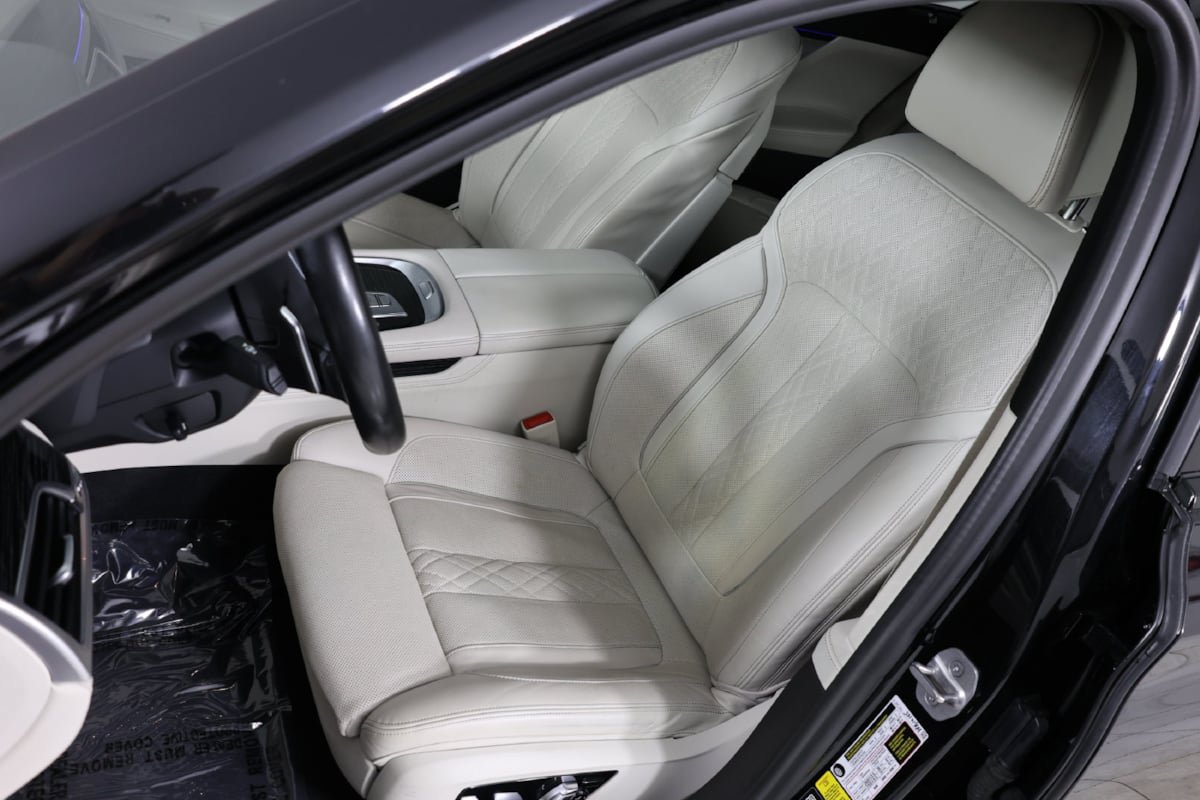 Used 2022 BMW 750i xDrive w/ Luxury Rear Seating Package AWD/4WD image 9