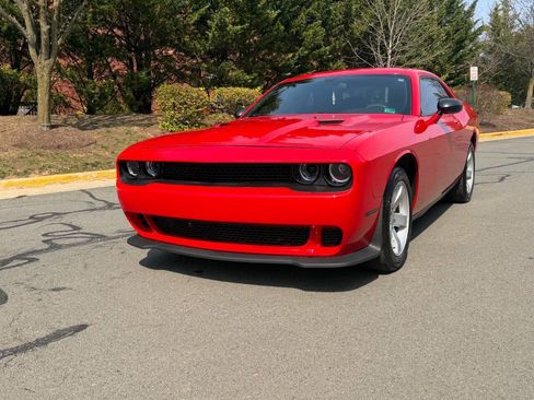Used 2010 Dodge Challenger SE RWD image 8