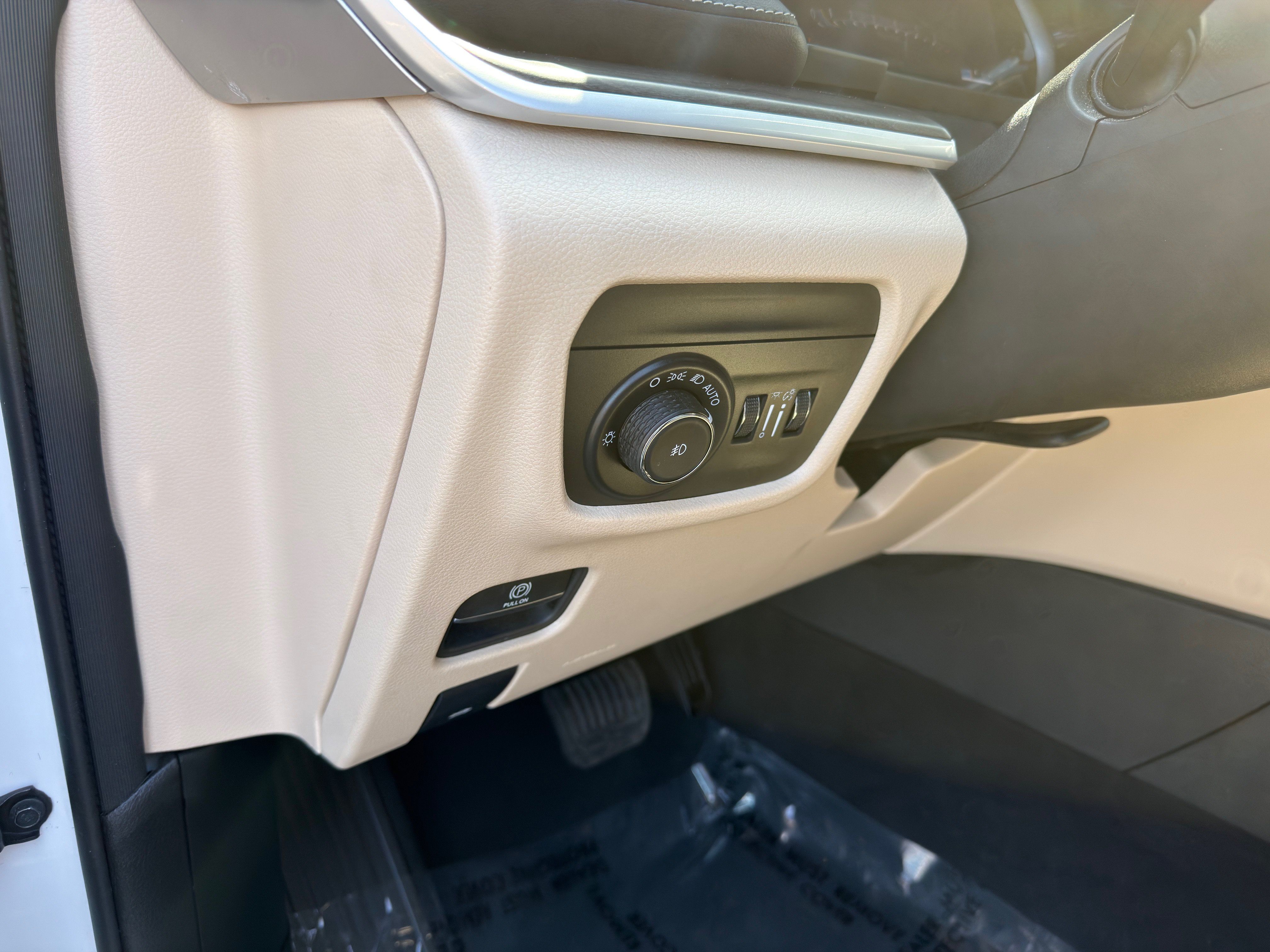 Used 2023 Jeep Grand Cherokee Limited w/ Trailer Tow Prep Group (B) AWD/4WD image 25