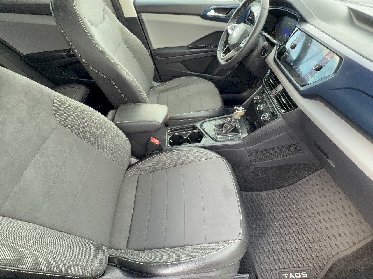 Used 2022 Volkswagen Taos SE w/ Panoramic Sunroof Package FWD image 30